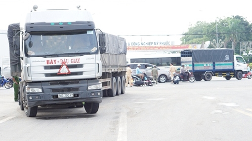 Thương tâm đôi nam nữ và hai vợ chồng già bị xe tông cán thương vong