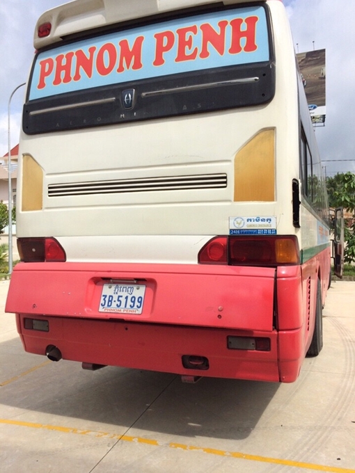 Đội lốt xe khách vận chuyển thuốc lá lậu 