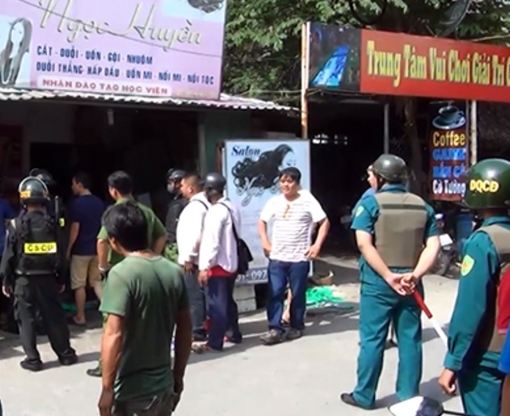 Bị phát hiện, kẻ trộm ôm bình gas cố thủ suốt 5 giờ đồng hồ