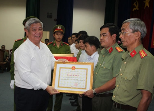 Khen thưởng 20 tập thể, cá nhân xuất sắc đảm bảo an ninh viễn thông