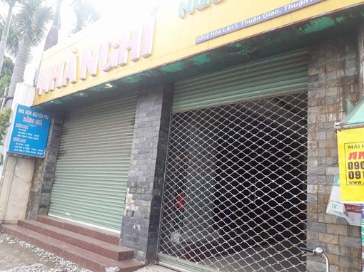 Đem cơm đến nhà nghỉ, cô gái phát hiện bạn trai tử vong