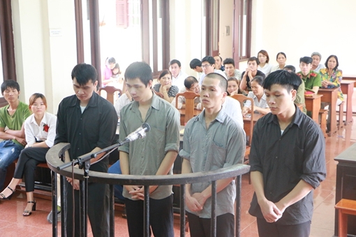 54 năm tù cho nhóm đối tượng giết người tại quán bar