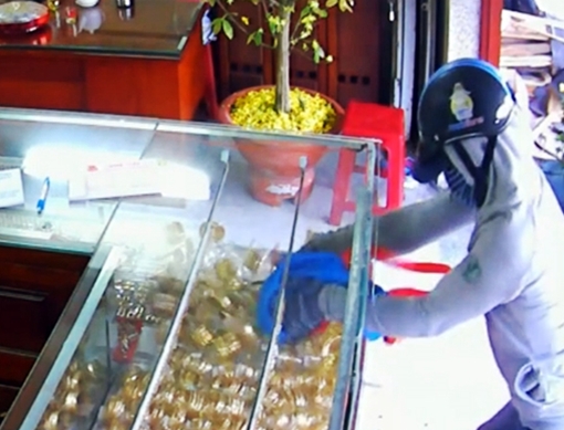 Nhóm “nữ quái” gây ra 8 vụ trộm tiệm vàng