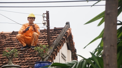 Phát hiện thi thể người đàn ông cháy đen trên mái nhà