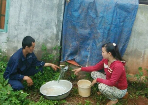 Người tình đổ thuốc sâu vào bồn nước đầu độc 2 mẹ con