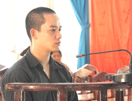 Kẻ vận chuyển ngà voi qua biên giới lãnh án