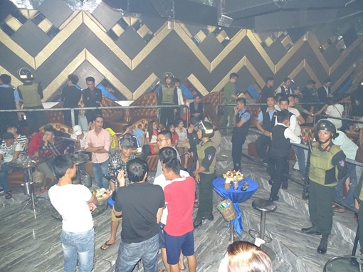 Tạm giữ 200 "dân chơi" tại Bar  H5 nghi sử dụng ma túy