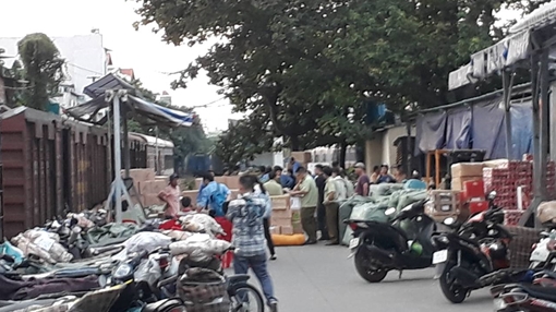 4 toa hàng nhập lậu được chuyển từ Hà Nội vào TPHCM