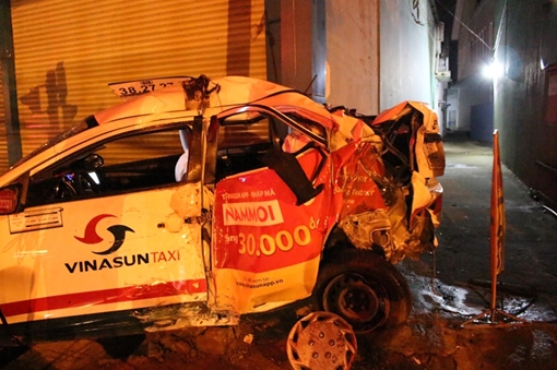 Bắt tài xế xe đầu kéo cán chết nhân viên taxi Vinasun