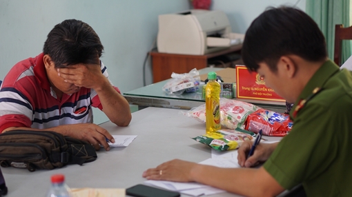 Thu giữ hàng trăm thùng bột ngọt Trung Quốc đóng mác hàng hiệu