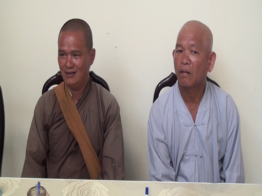 Làm giả giấy tờ mình là nhà sư rồi đi khất thực lấy tiền