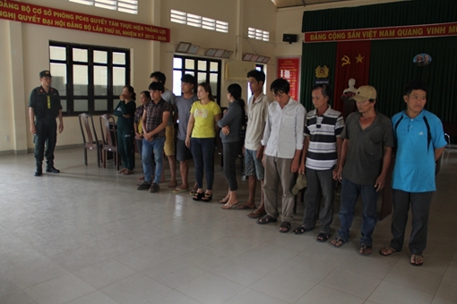 Cặp vợ chồng tổ chức sòng bạc trăm triệu ở vùng quê