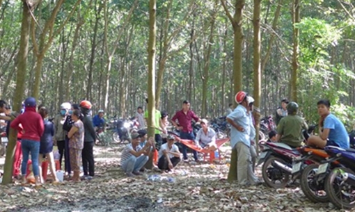 Cắt lỗ tai cô gái…trừ nợ