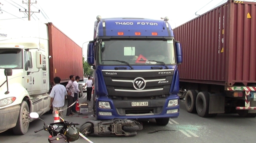 Cháu bé 7 tháng tuổi văng ra khỏi bụng mẹ đã tử vong