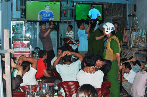 Một ngày phá 3 “ổ” cá độ bóng đá World Cup