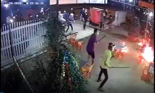 Dùng súng tự chế và bom xăng giải quyết nợ nần