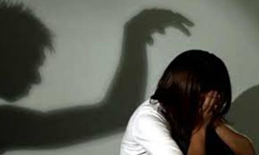 Bắt kẻ làm chuyện “người lớn” với cháu gái