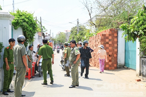 Côn đồ tuổi "teen" chém nhầm đối thủ tử vong trên đường