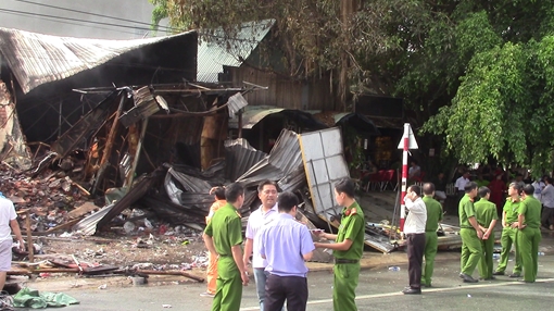 Cháy lớn 3 ki ốt trong đêm, một người tử vong