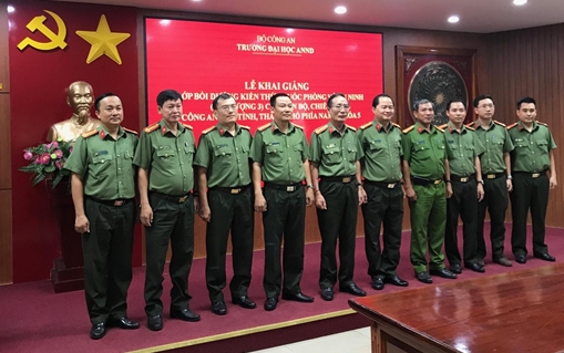 Khai giảng lớp Bồi dưỡng kiến thức QP-AN ở phía Nam