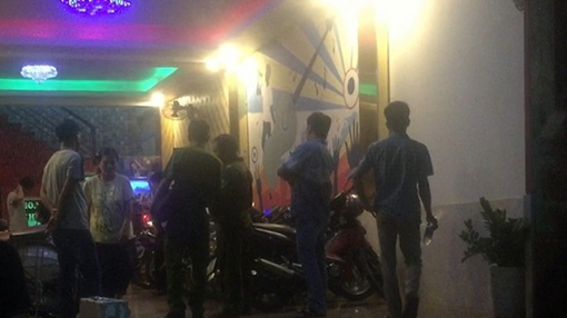 Đánh người dập não vì mâu thuẫn hát karaoke