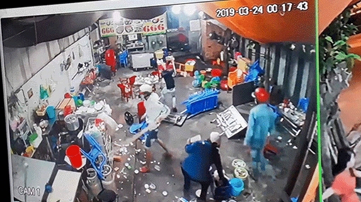 Sẽ khởi tố 7 đối tượng bịt mặt tấn công quán ốc đêm