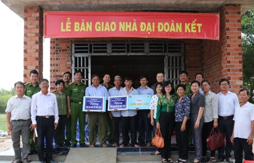 Trường Cao đẳng CSND II tặng 3 ngôi nhà cho hộ dân nghèo