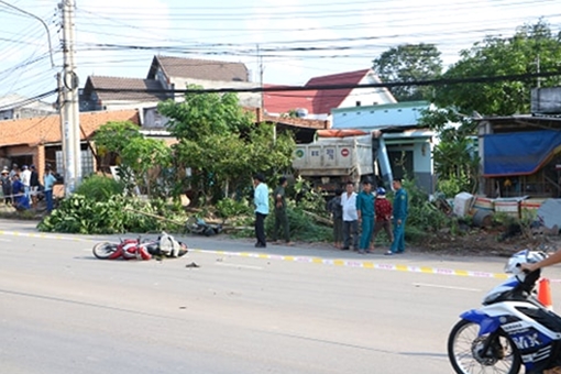 “Hung thần” xe ben tông nhà dân và cán chết người