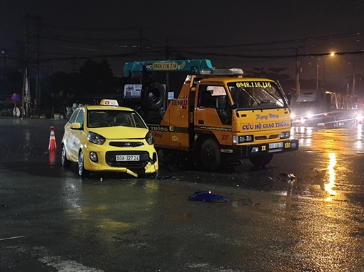 Nam thanh niên tử vong sau va chạm với xe cứu hộ