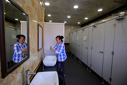 Vì sao nhà vệ sinh hơn 1,6 tỷ đồng miễn phí bị đập bỏ?