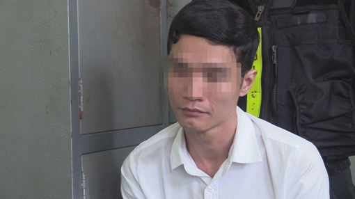 Tài xế mua trang phục CAND mặc để "đánh bóng"