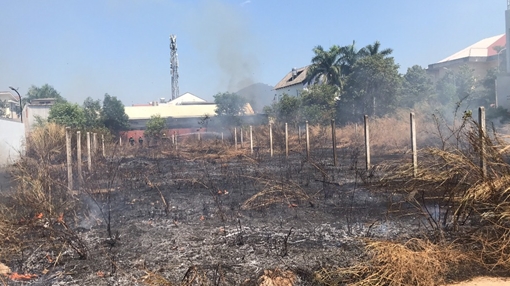 Kịp thời dập tắt đám cháy 10 nghìn m2, cứu 16 hộ dân