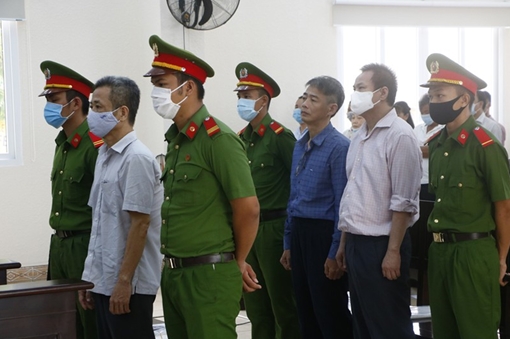 Cựu bí thư thư huyện ủy bị phạt 10 năm tù giam