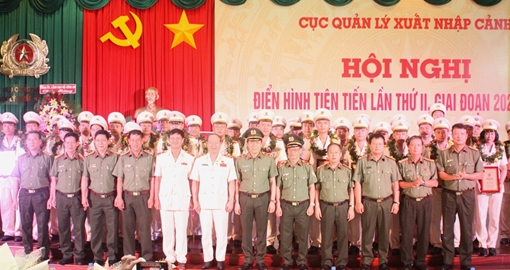 Tuyên dương các điển hình phong trào thi đua “Vì an ninh Tổ quốc”