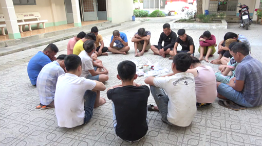 Phá sòng bạc quy mô lớn ngày cuối tuần  