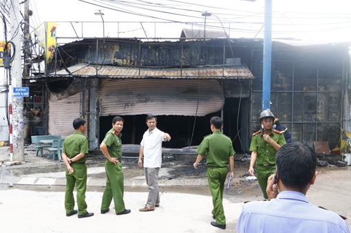 Cháy lớn tiệm cầm đồ, 3 người tử vong