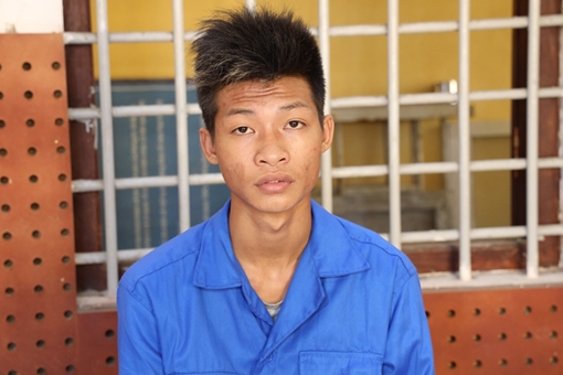 Bắt kẻ đốt xe máy, dùng dao chống người thi hành công vụ