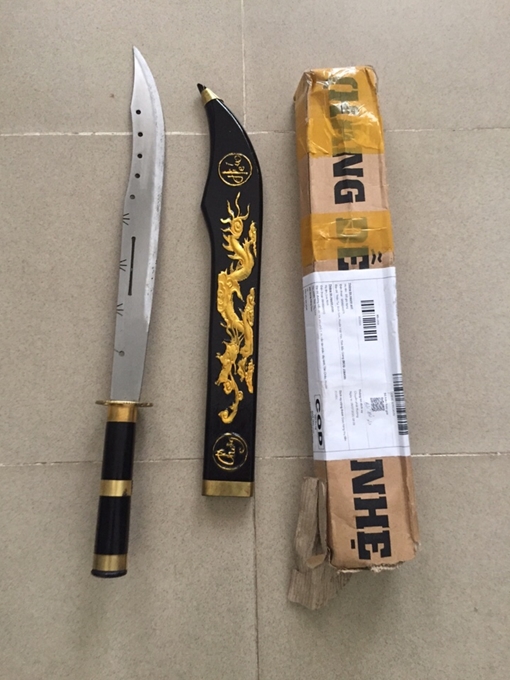 Làm rõ 7 vụ mua công cụ hỗ trợ qua mạng để "phòng thân"