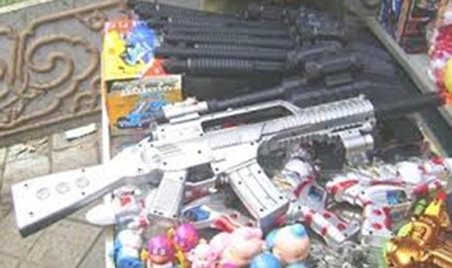 Điều tra lô hàng “khủng” chứa súng nhựa 