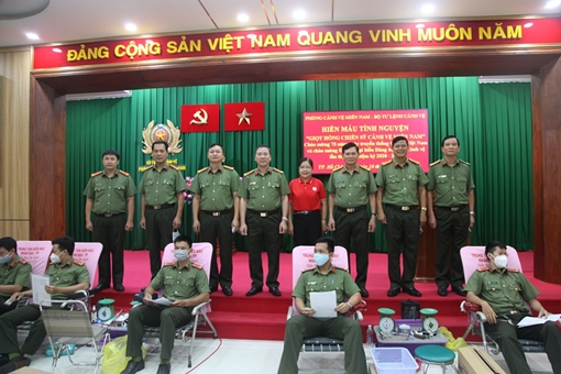 Gần 200 cán bộ, chiến sỹ Bộ Tư lệnh Cảnh vệ hiến máu cứu người