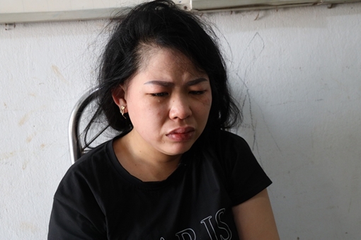 Bắt “hot girl” giật và trộm 46 sợi dây chuyền trong Toà thánh