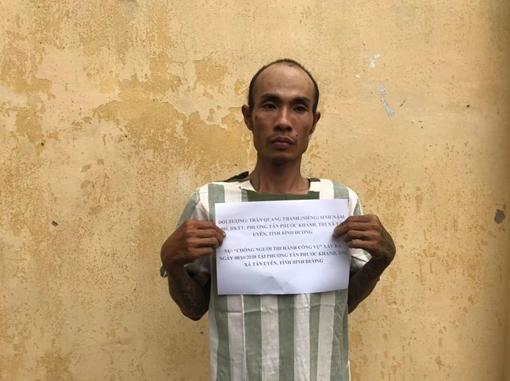 Dùng mã tấu, bình gas chống người thi hành công vụ