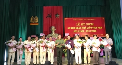 Thứ trưởng Lê Tấn Tới chúc mừng Nhà giáo Cao đẳng CSND II