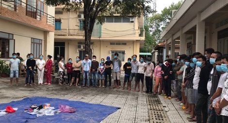 Sòng bạc di động "núp bóng" đám tang thu lời 50 triệu/đêm