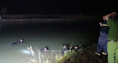 Trắng đêm tìm kiếm 3 mẹ con nghi đuối nước thương tâm