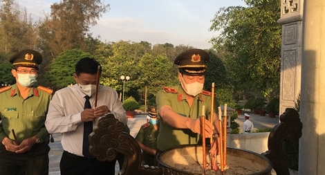 Lãnh đạo Bộ Công an tri ân các anh hùng, liệt sỹ