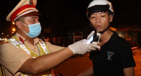 Nhậu trước khi đi làm, tài xế xe khách bị phạt 17 triệu đồng