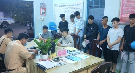 Vây bắt nhóm “quái xế” tụ tập đua xe trong đêm