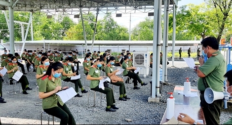 Tiêm vaccine phòng COVID-19 cho hơn 1 nghìn giáo viên, học viên ANND