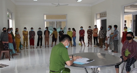 Người phụ nữ tổ chức 2 sòng bạc giữa mùa dịch